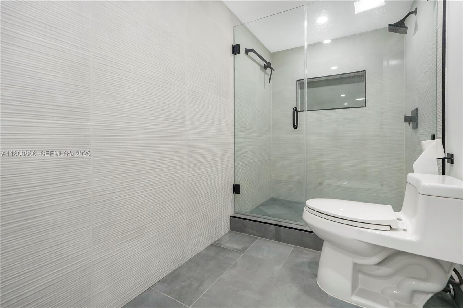 SUMMIT CONDO - Residential