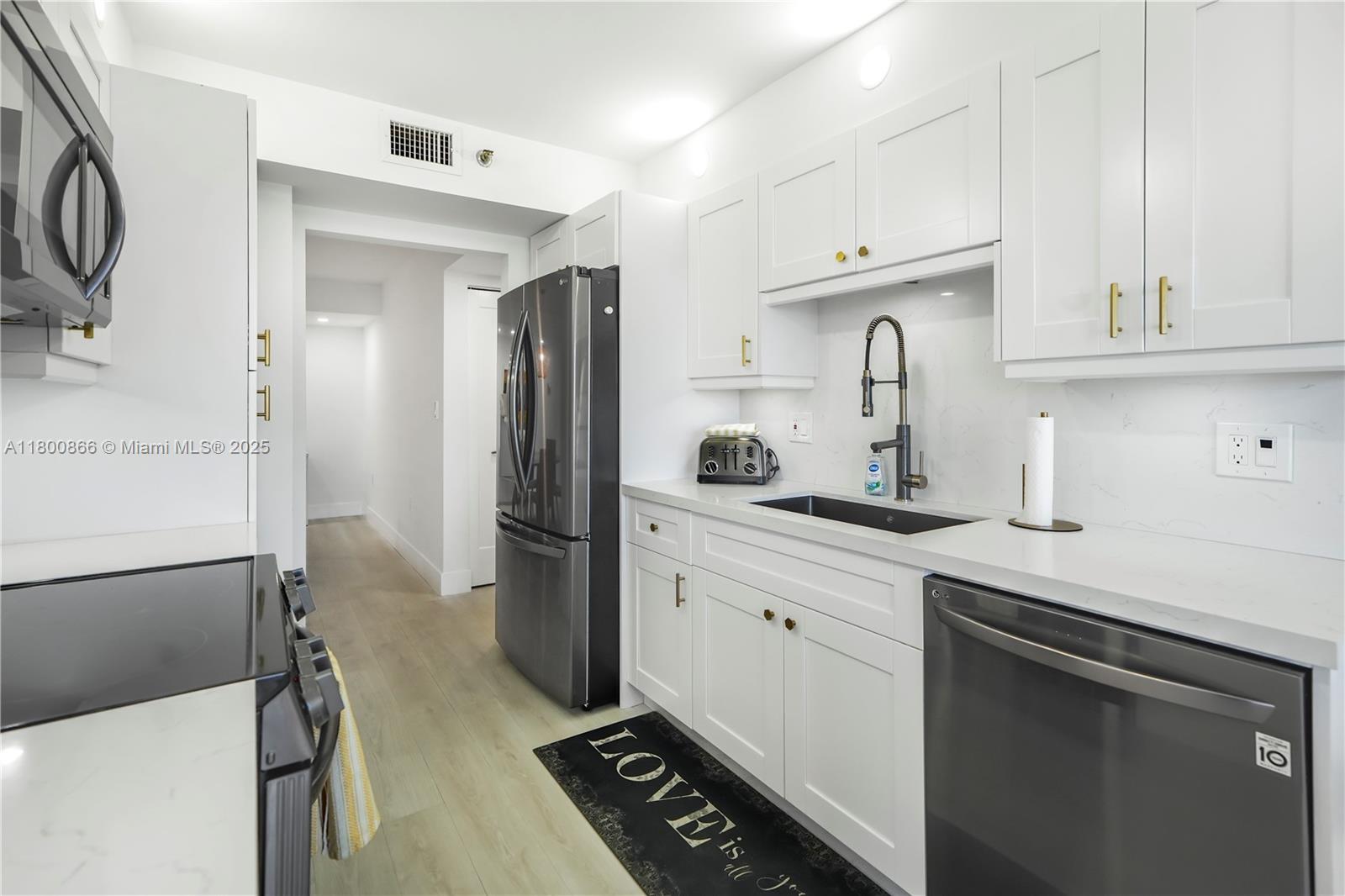 SUMMIT CONDO - Residential