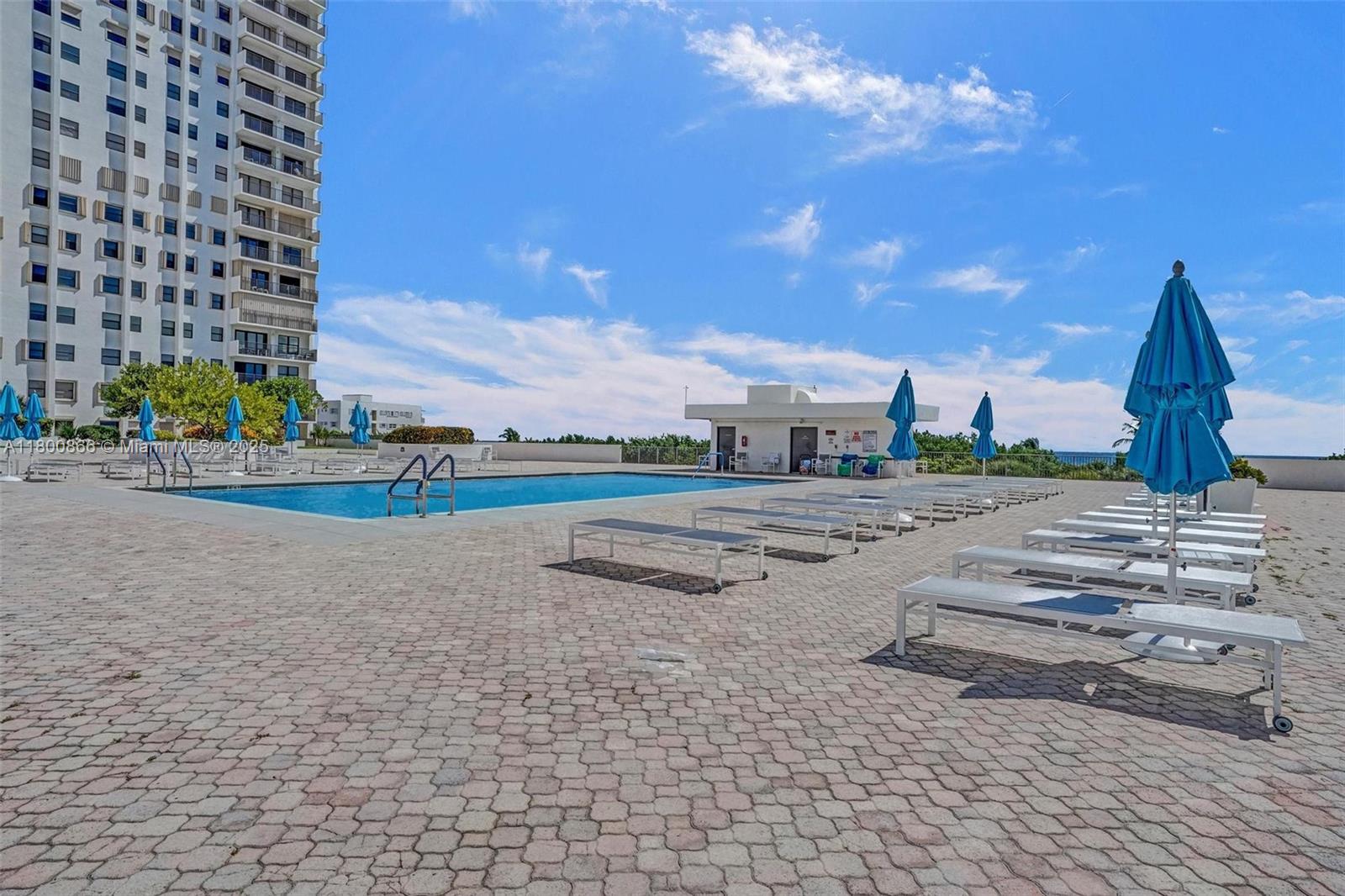 SUMMIT CONDO - Residential