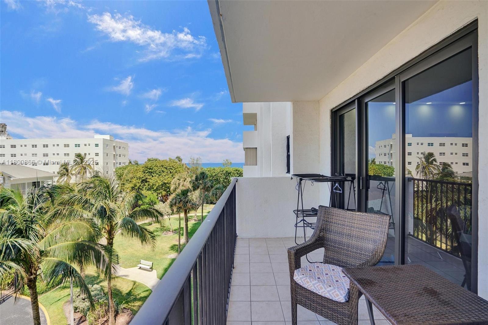SUMMIT CONDO - Residential