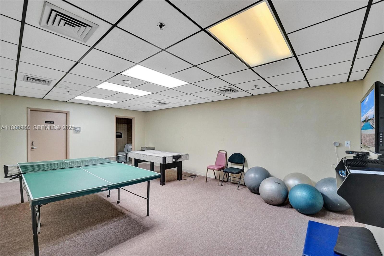 SUMMIT CONDO - Residential