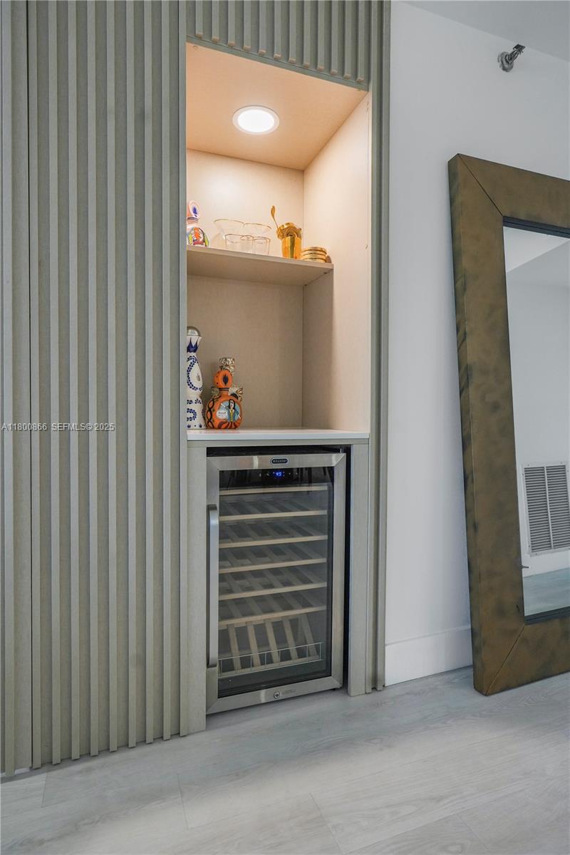 SUMMIT CONDO - Residential