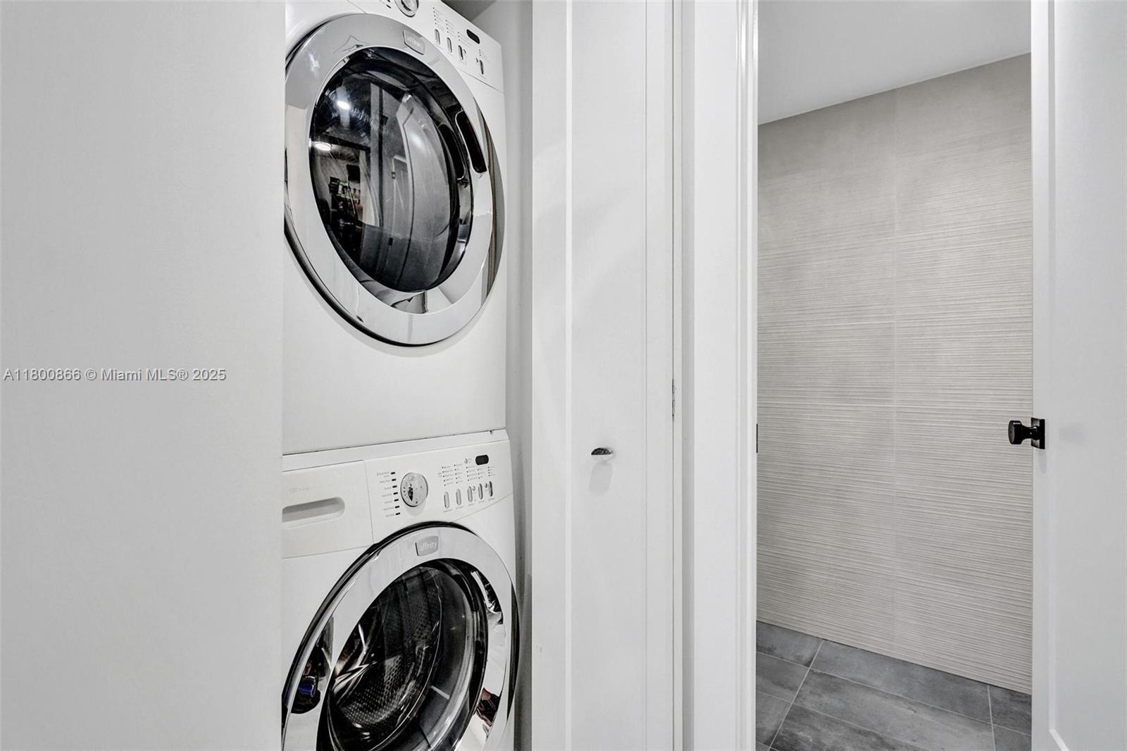 SUMMIT CONDO - Residential