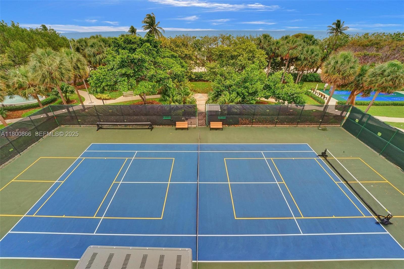 SUMMIT CONDO - Residential