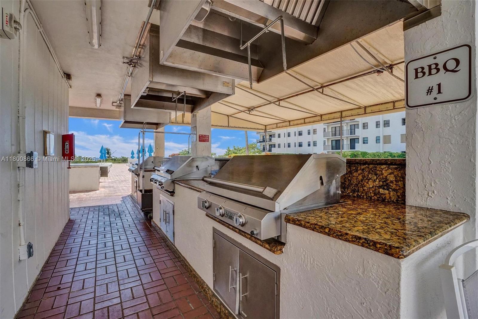 SUMMIT CONDO - Residential