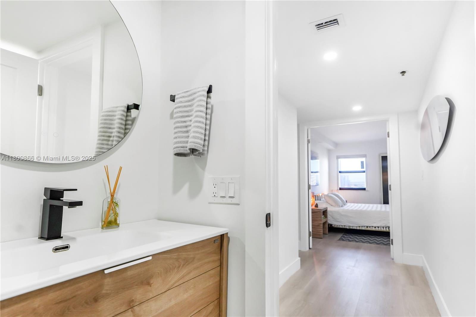 SUMMIT CONDO - Residential