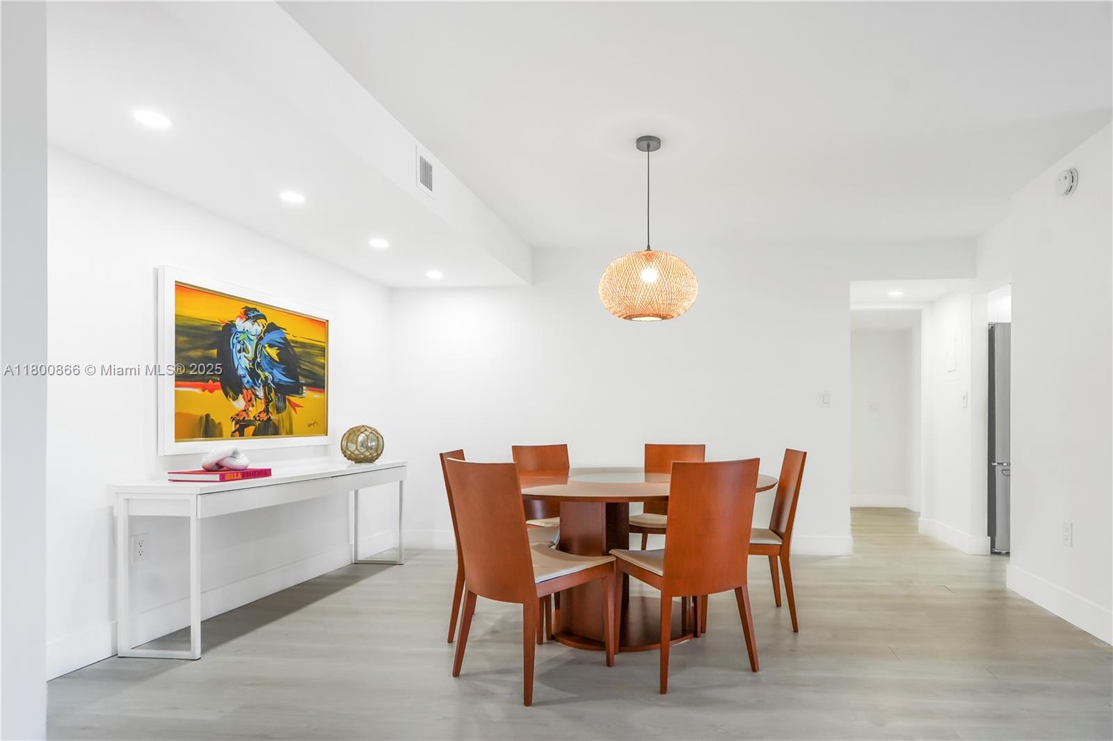 SUMMIT CONDO - Residential