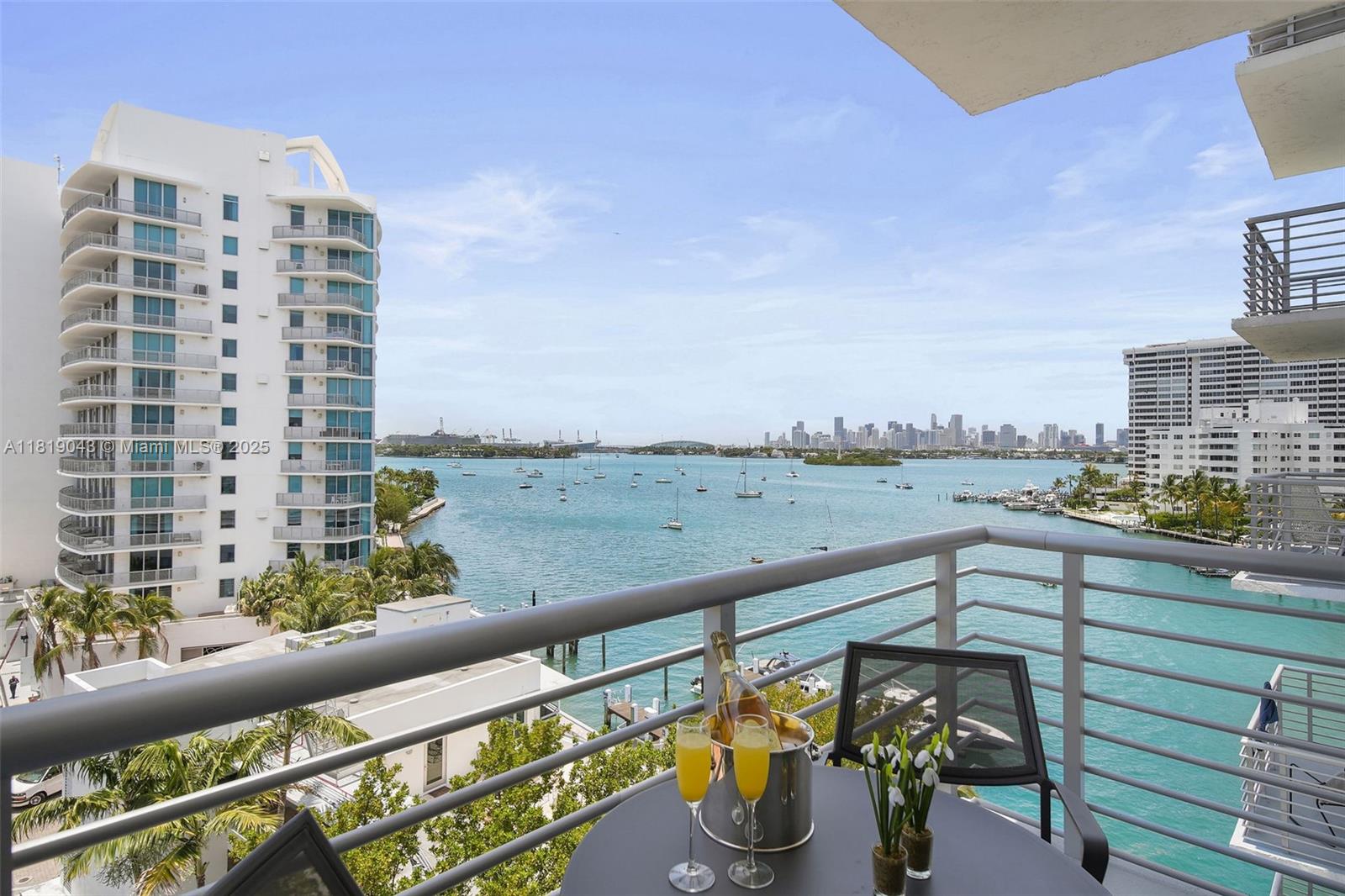 Property for Sale at 1450 Lincoln Rd 809, Miami Beach, Miami-Dade County, Florida - Bedrooms: 1 
Bathrooms: 2  - $580,000