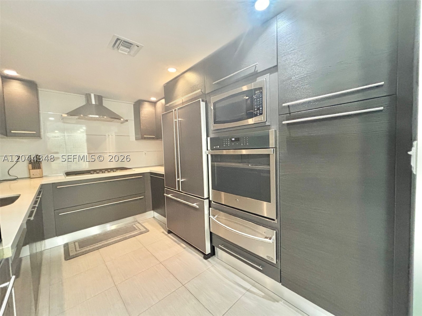 2030 S Ocean Dr 423