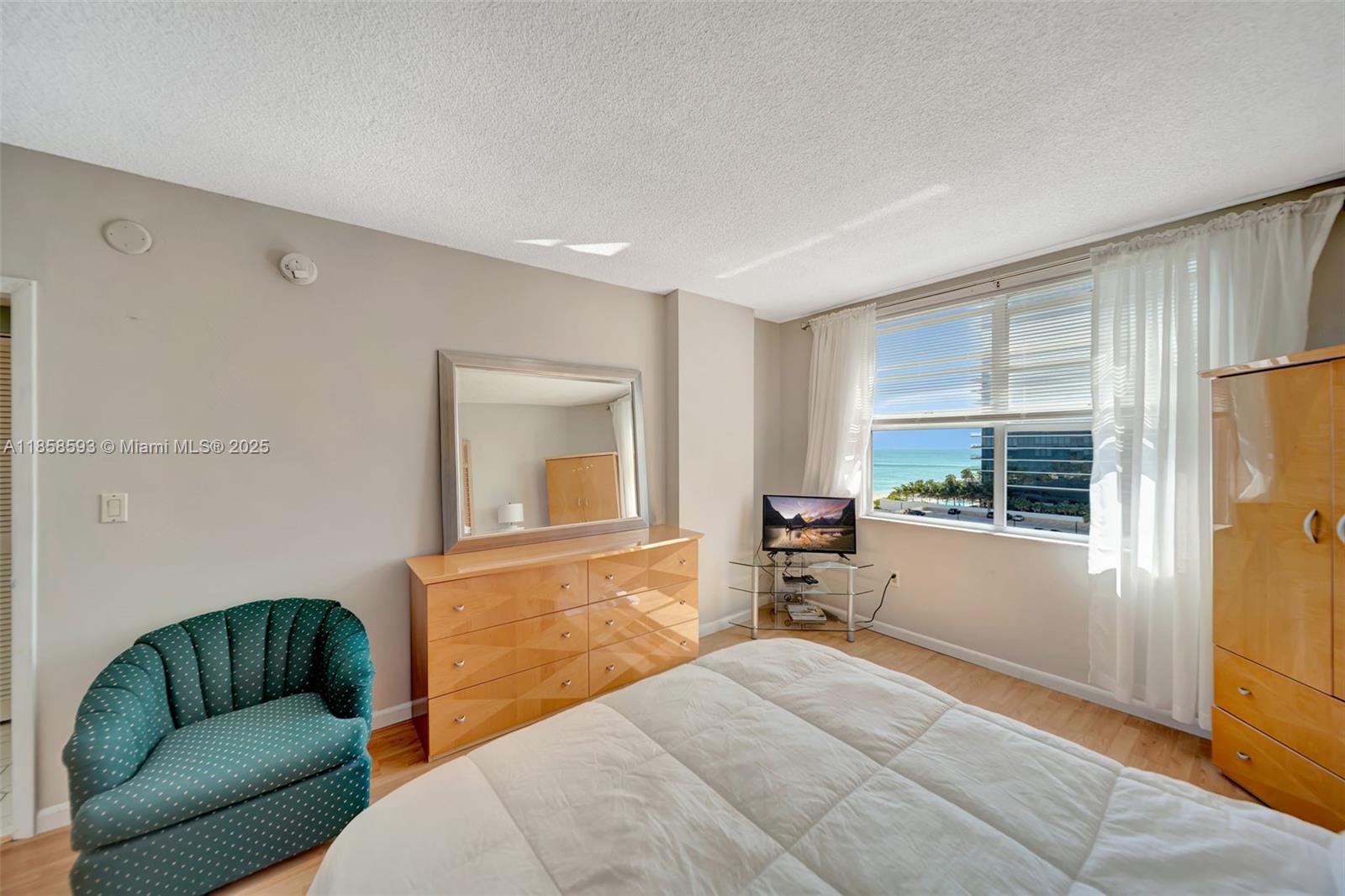 HEMISPHERES CONDO - Residential Lease