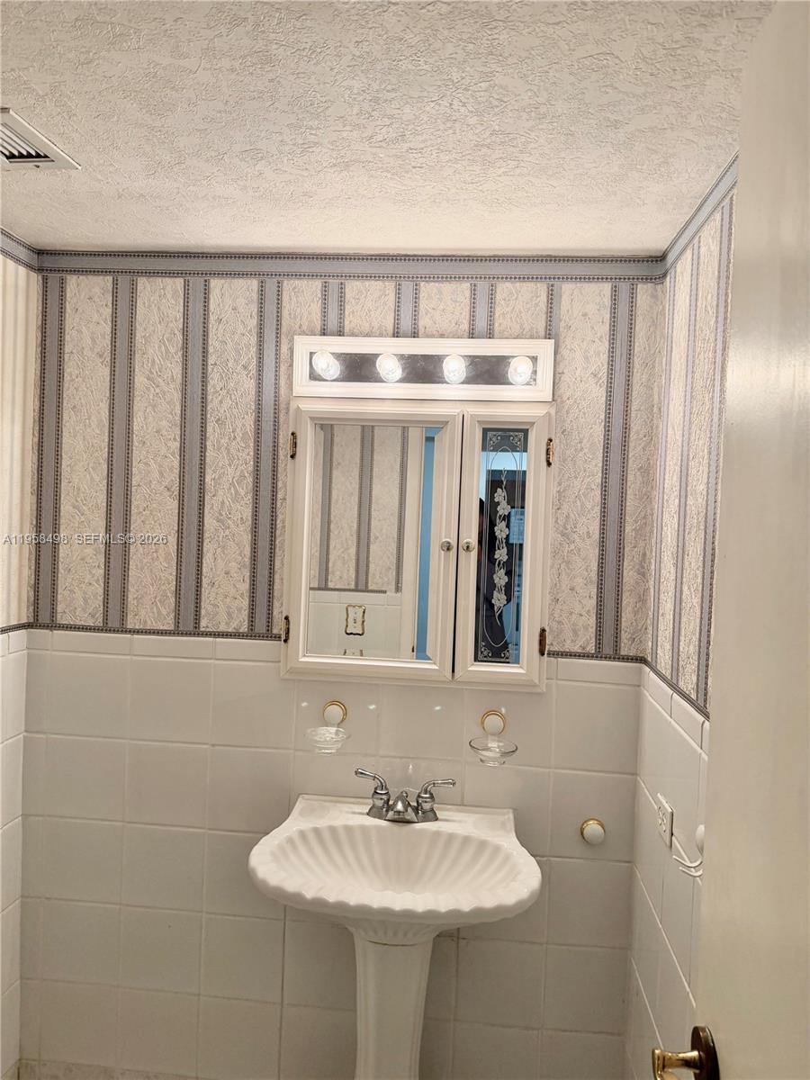 DIXIANA CONDO - Residential