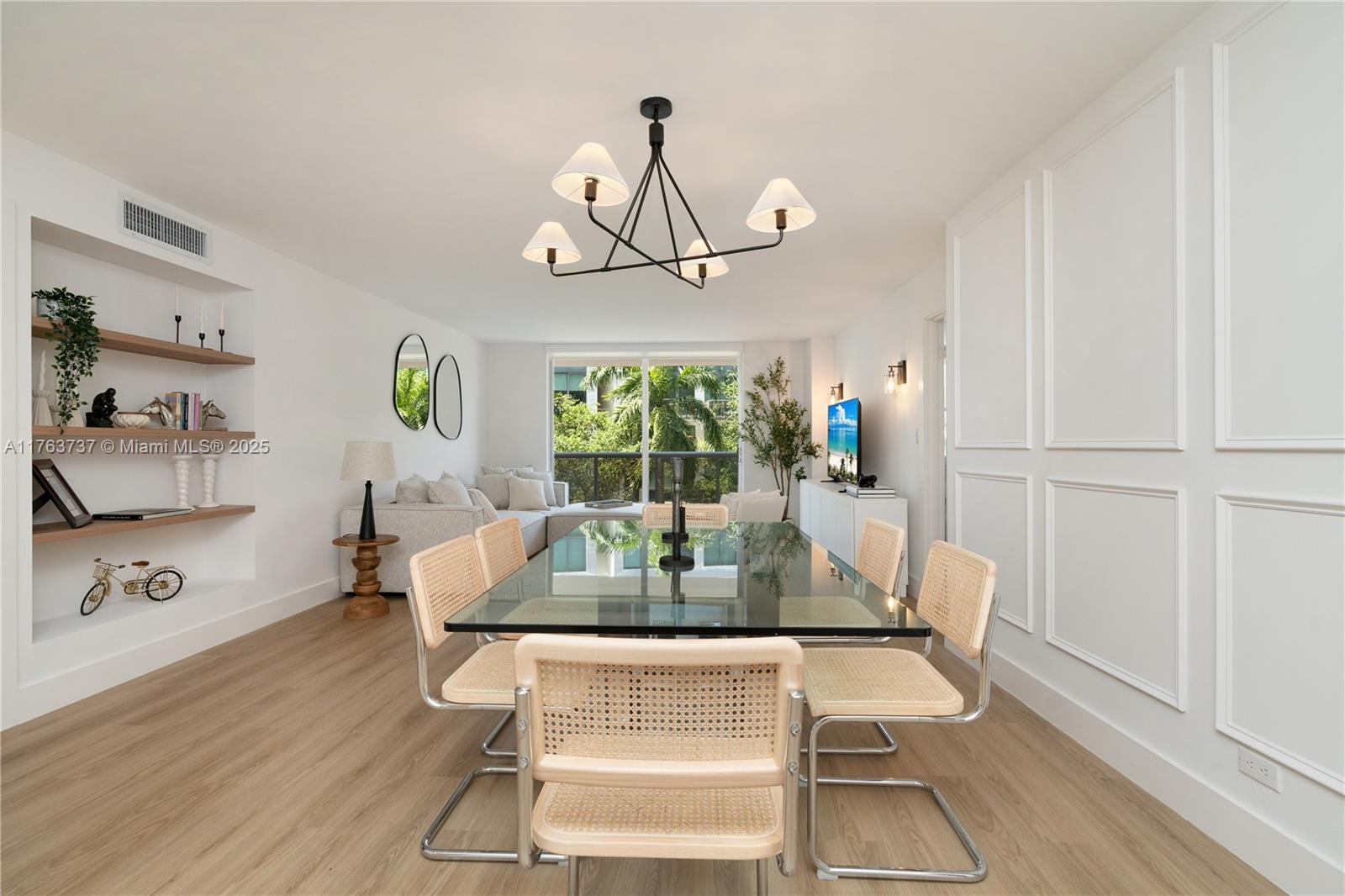6039 Collins Ave 429