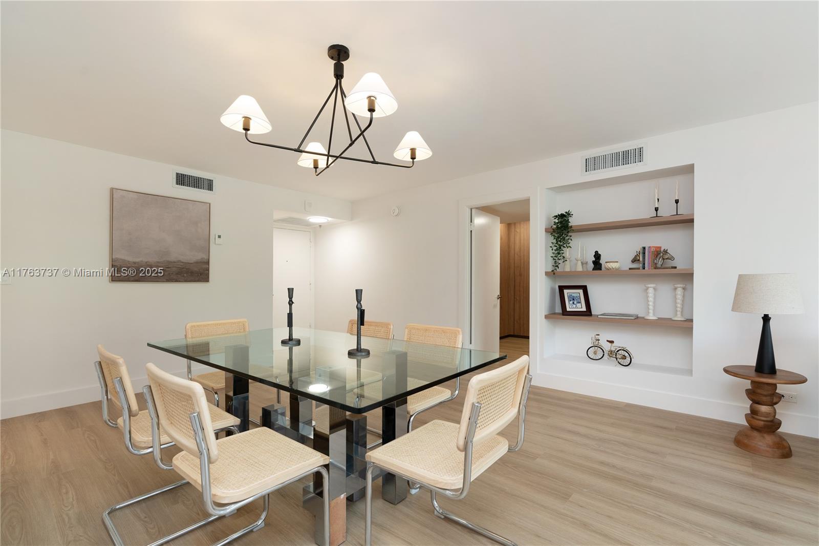 6039 Collins Ave 429