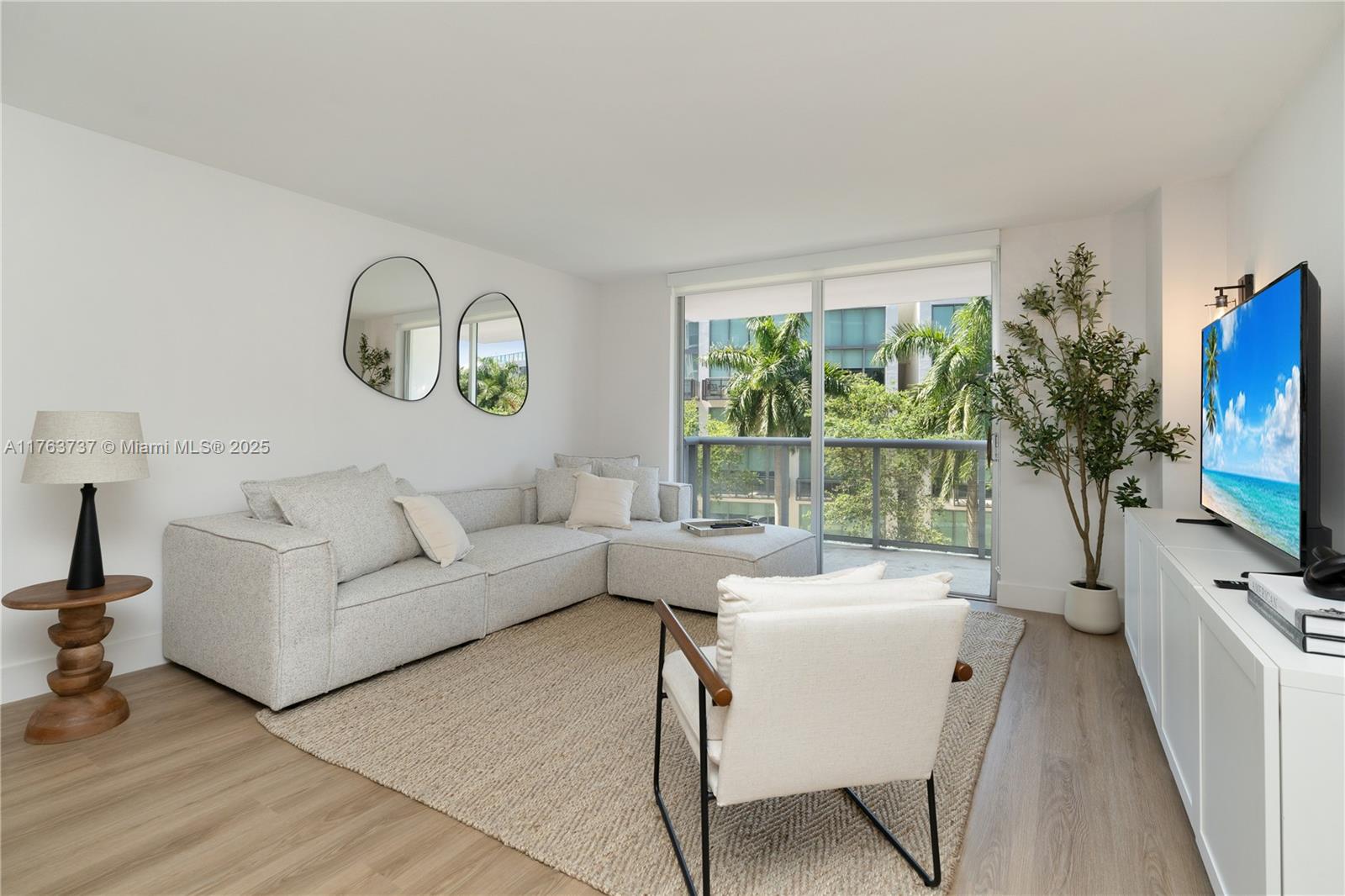 6039 Collins Ave 429