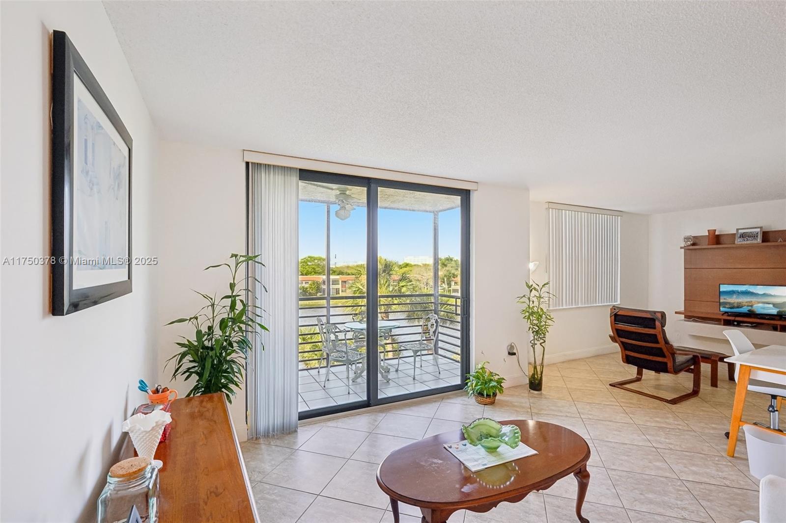 Property for Sale at 900 Colony Point Cir 408, Pembroke Pines, Miami-Dade County, Florida - Bedrooms: 2 
Bathrooms: 2  - $163,000