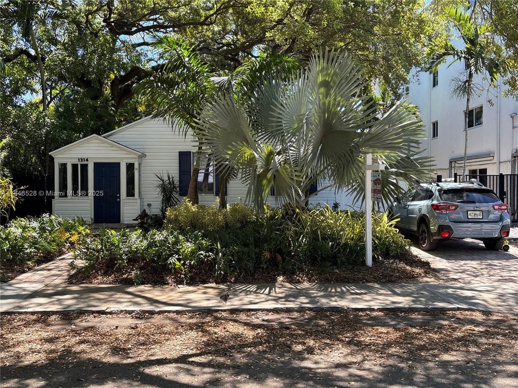 Photo of 1314 SE 1 St, Fort Lauderdale, FL 33301 (MLS # A11846528)