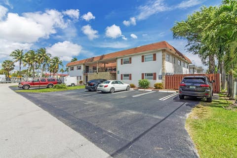 Photo of 344 SW 1st St #6, Pompano Beach, FL 33060 (MLS # A12072060)