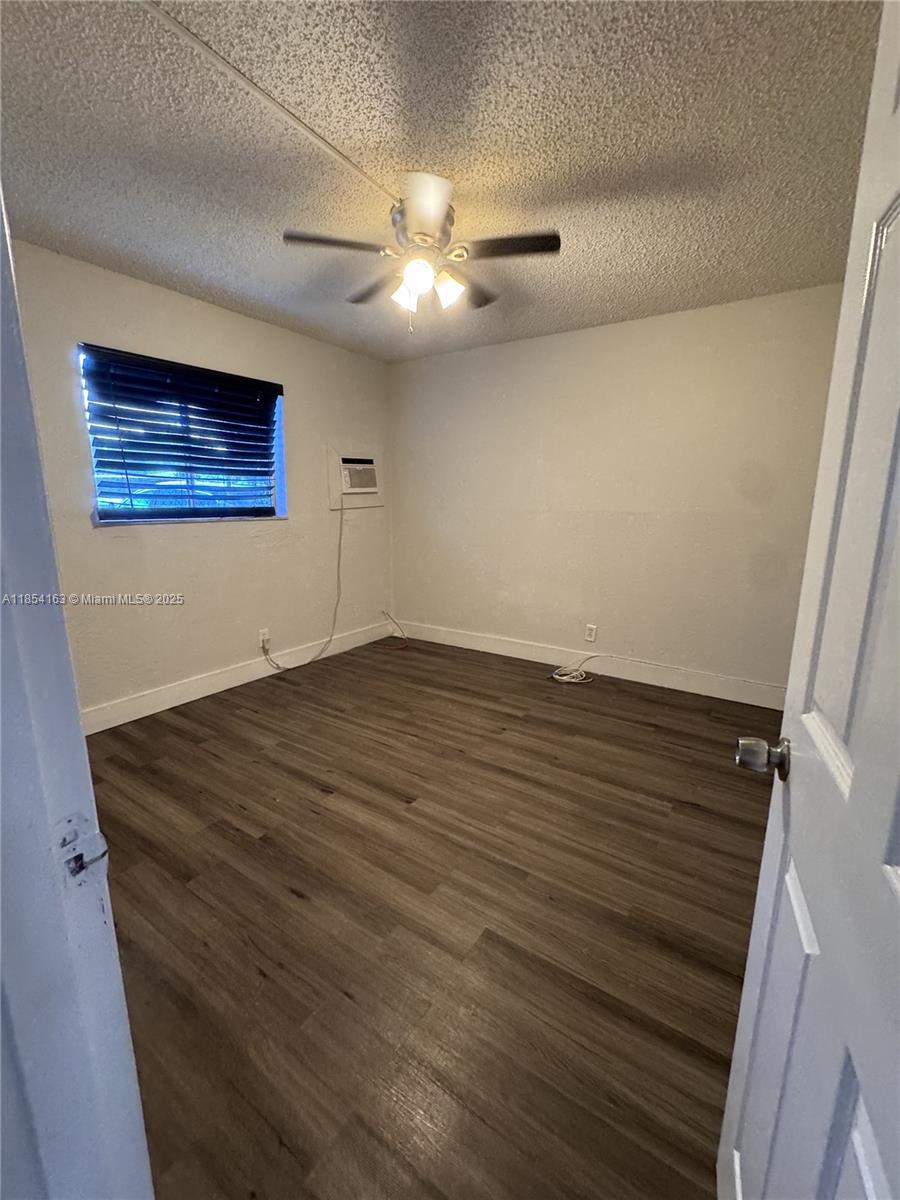 HOLLYWOOD LITTLE RANCHES - Residential Lease