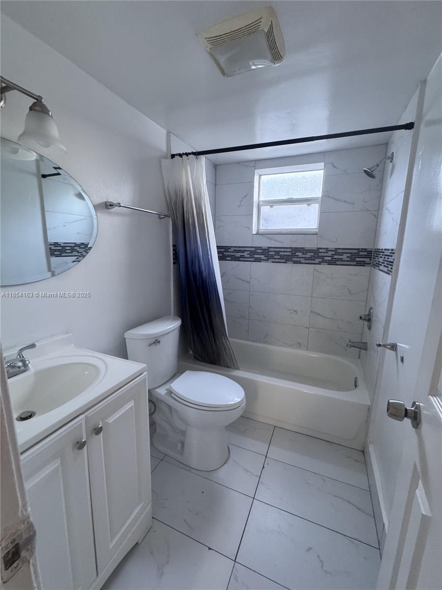 HOLLYWOOD LITTLE RANCHES - Residential Lease