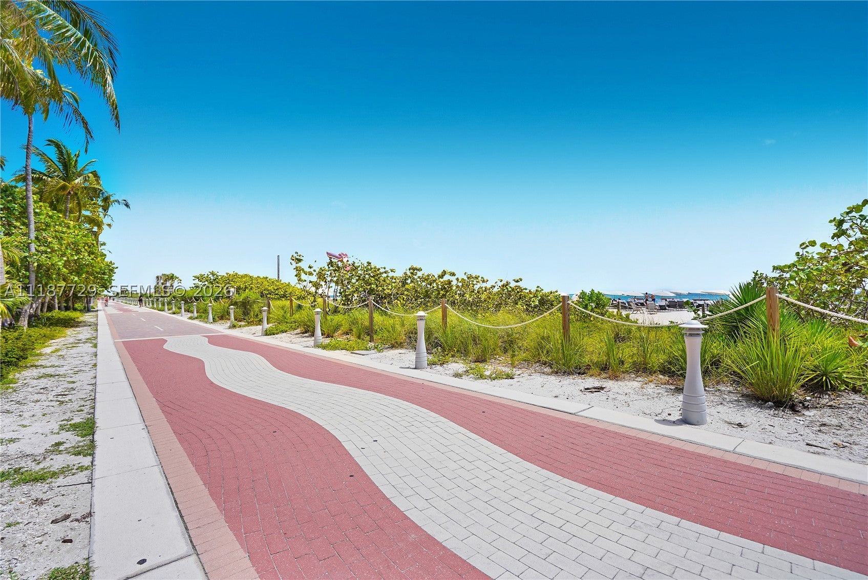 4401 Collins Ave 1117