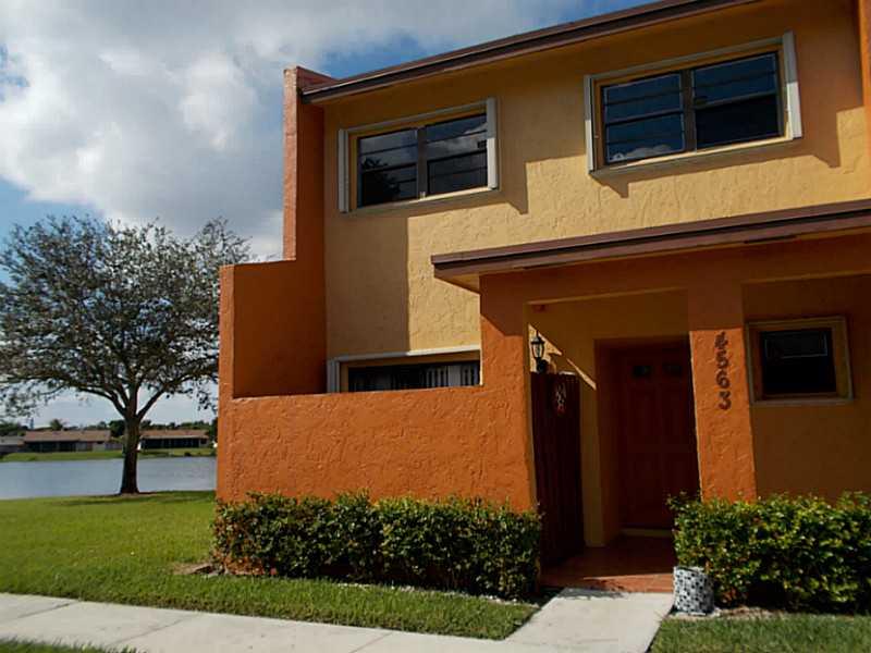 3/2.5 TOWNHOUSE. TILE FLOORS DOWNSTAIRS. BIG LIVING ROOM & DINING ROOM COMBINATION-OPEN FLOOR PLAN. MASTER IS LARGE WITH A SPACIOUS WALK IN CLOSET AND BALCONY. 2 MORE BED ROOMS & 2 FULL BATH UPSTAIRS. SCREENED PATIO OPENS TO NICE GREEN SPACE. WITH LAKE VI EW. COMMUNITY HAS CLUBHOUSE POOL, BILLARD ROOM, SAUNA FOR MEN WOMEN & 2TENNIS COURTS. PETS OK.