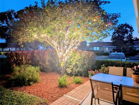 138 Amherst Ln Lake Worth FL 33467