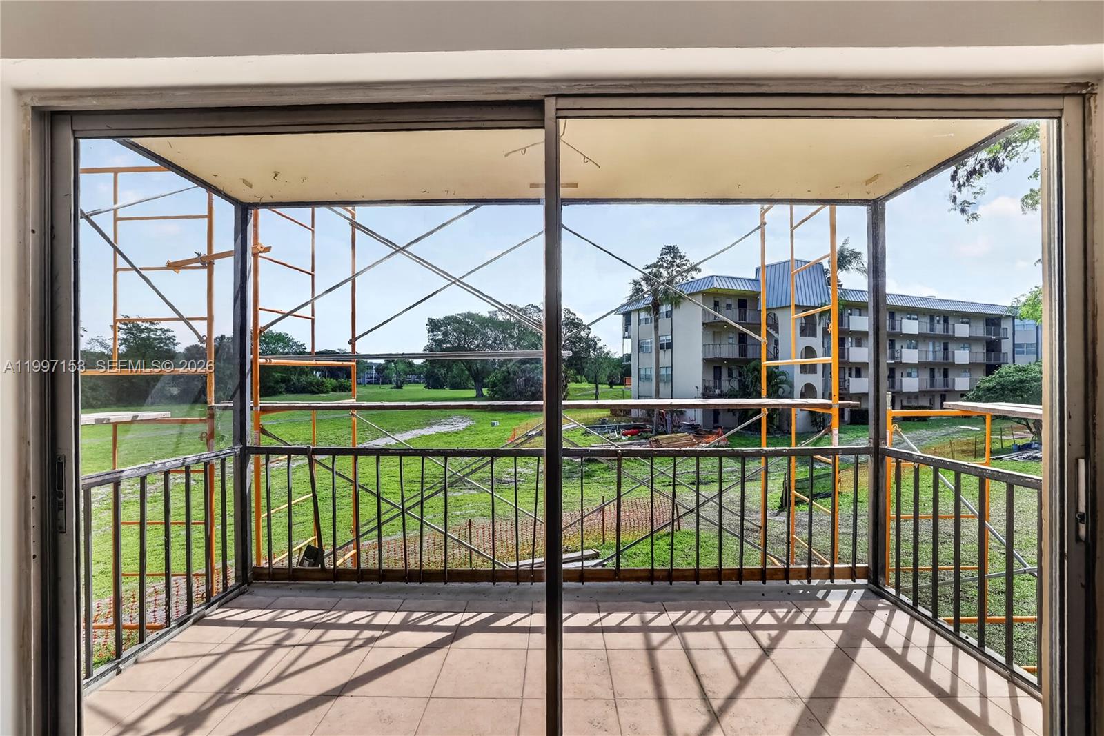 INVERRARY COUNTRY CLUB - Residential