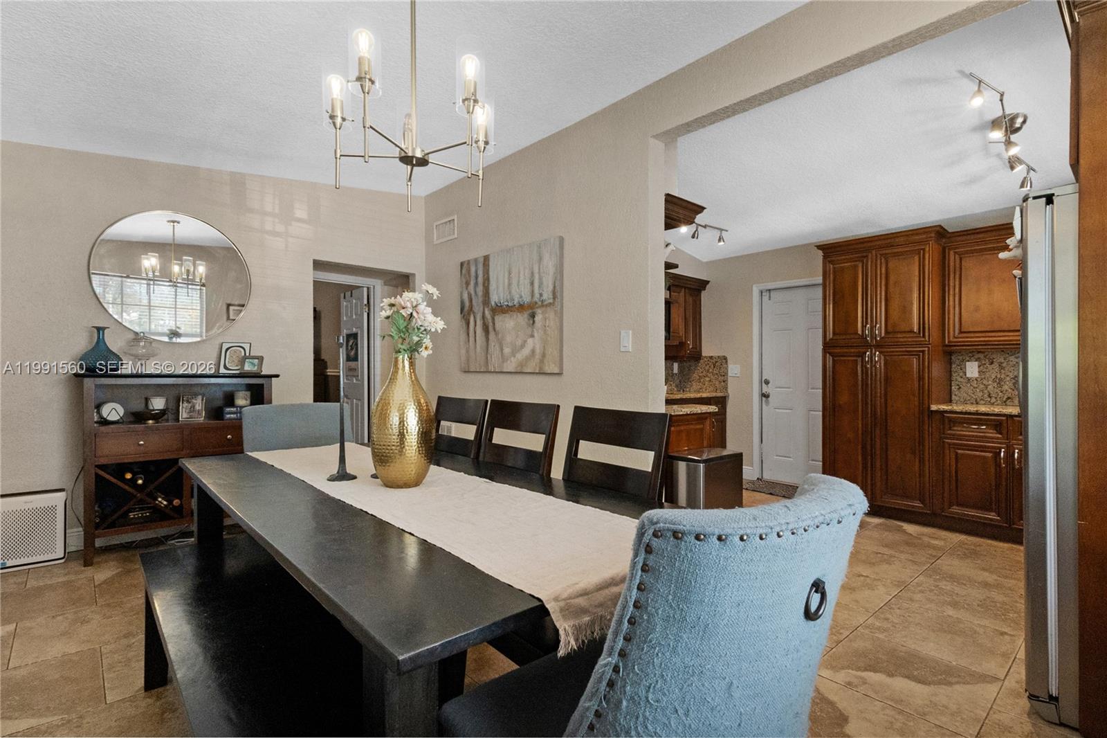 EUGENIA GROVES PARK - Residential