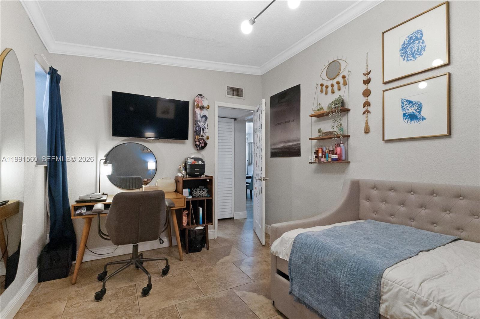 EUGENIA GROVES PARK - Residential