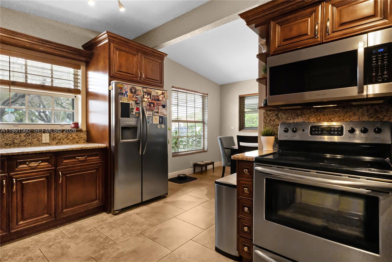 EUGENIA GROVES PARK - Residential