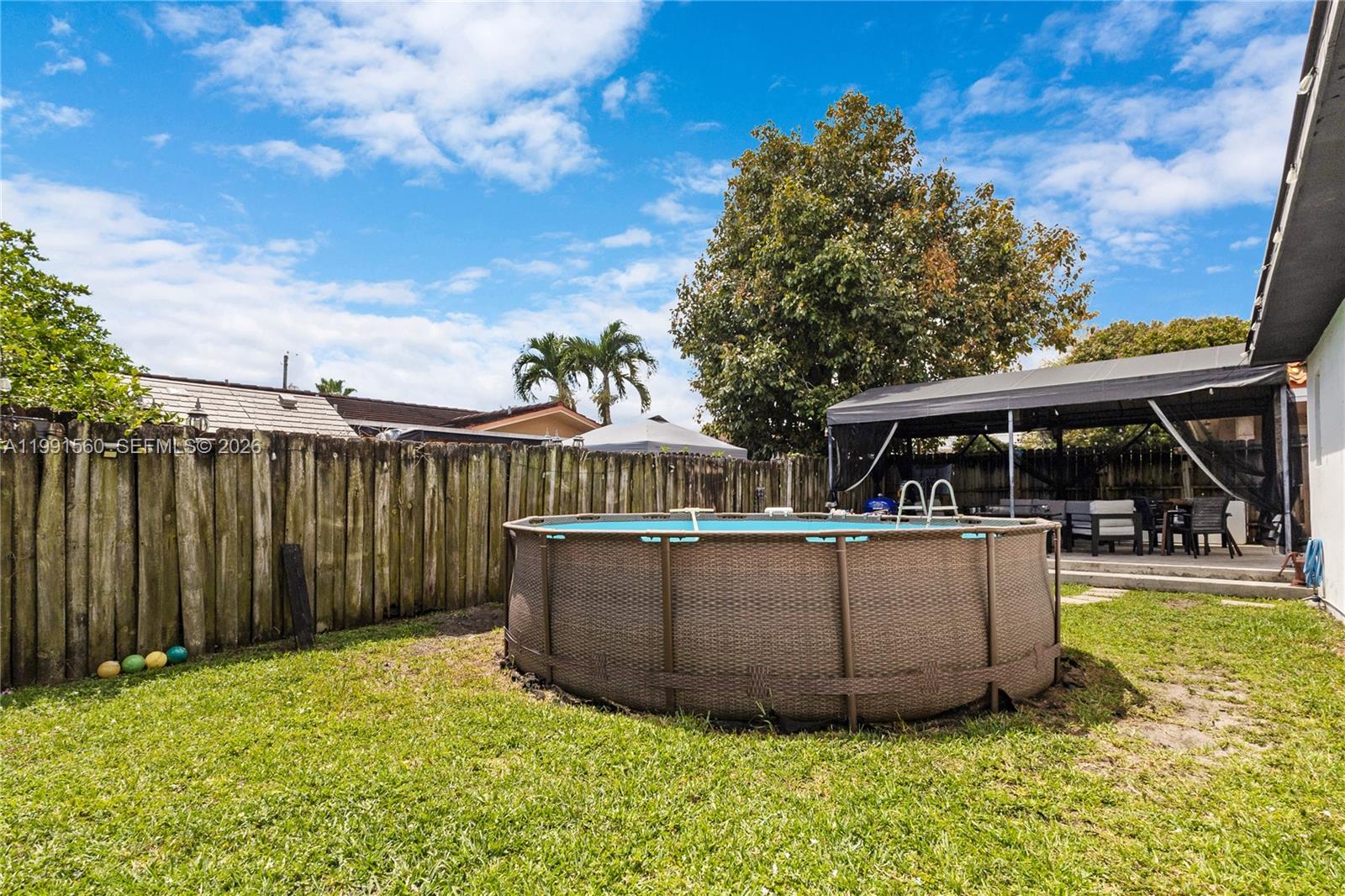 EUGENIA GROVES PARK - Residential