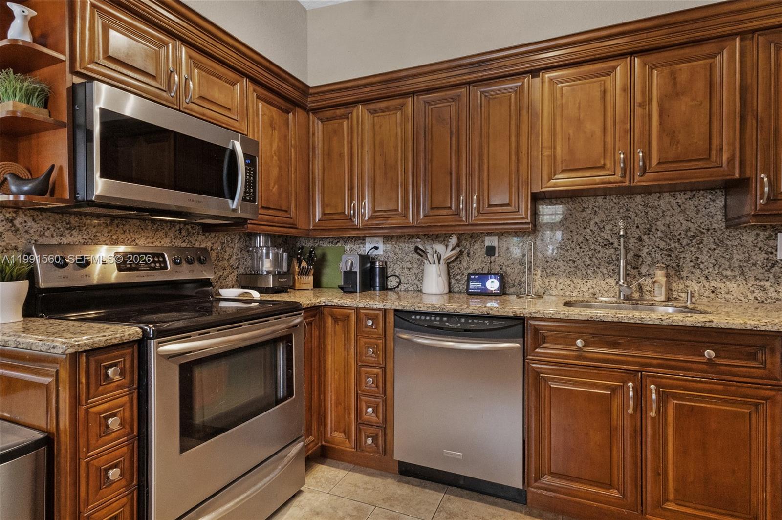 EUGENIA GROVES PARK - Residential