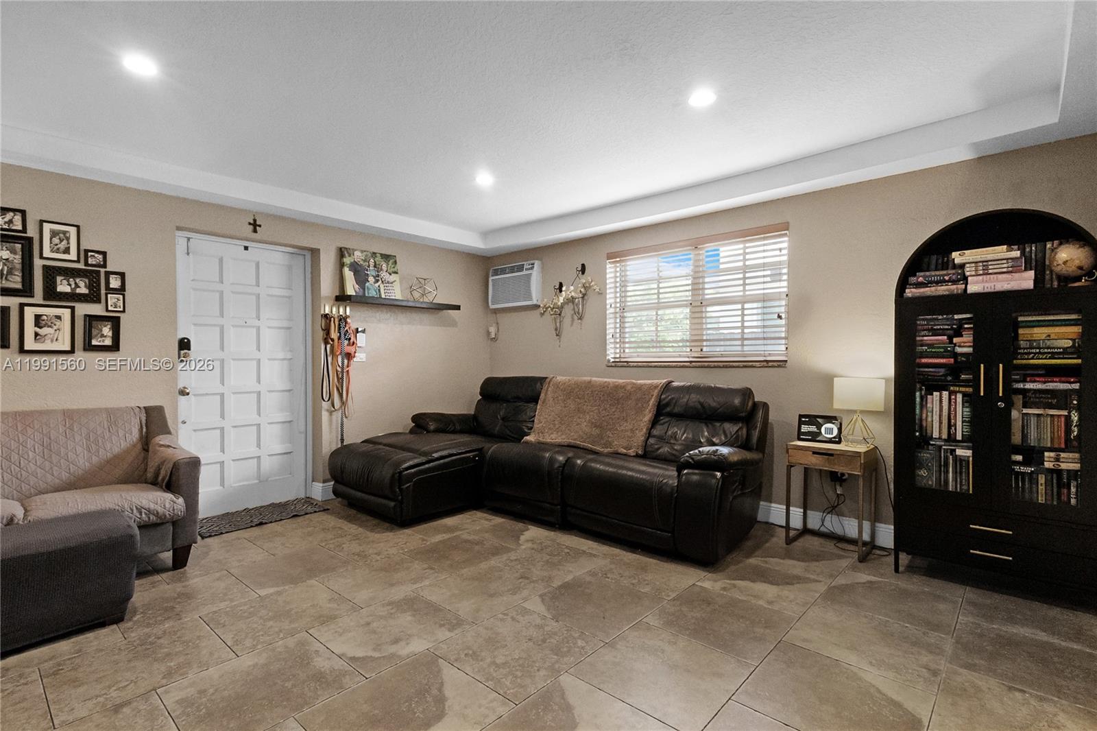 EUGENIA GROVES PARK - Residential