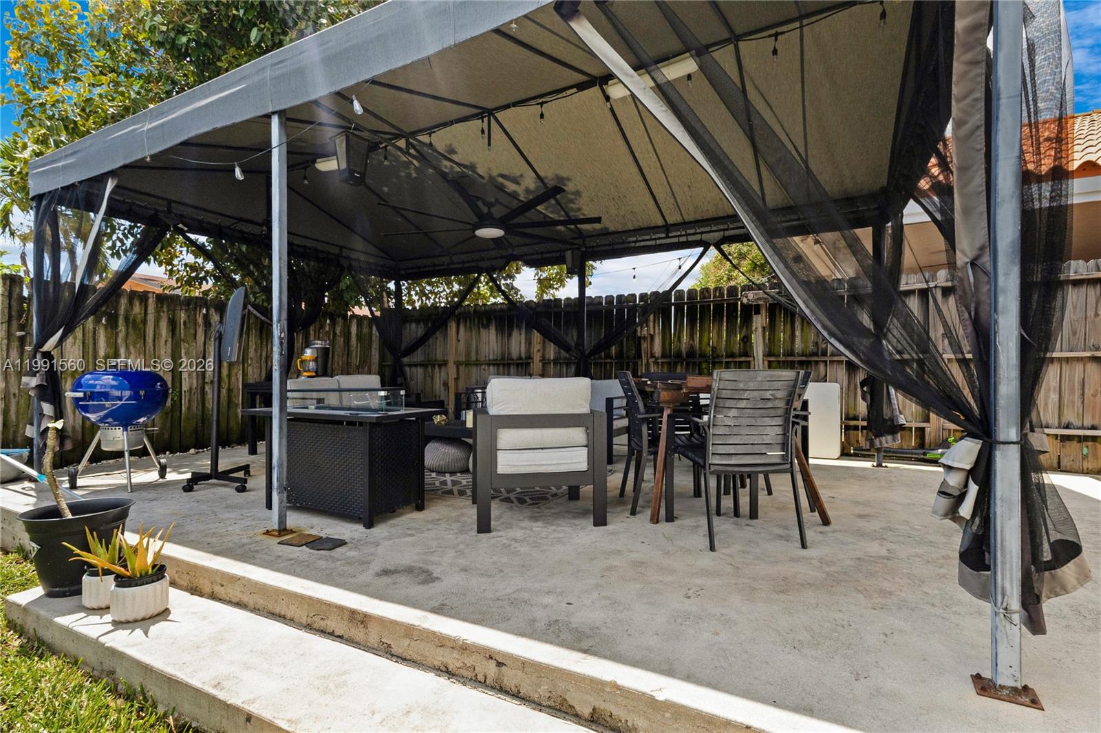 EUGENIA GROVES PARK - Residential