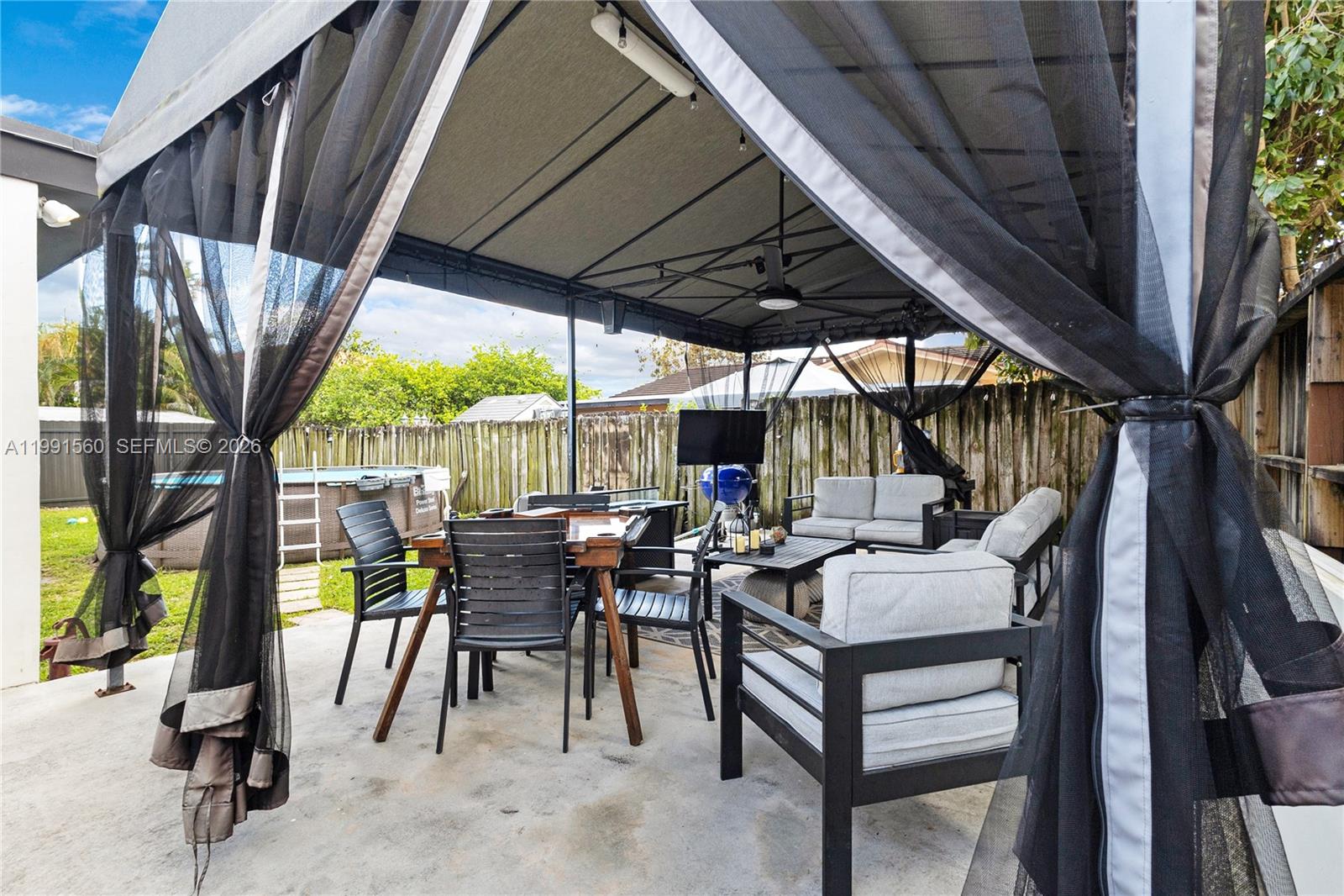 EUGENIA GROVES PARK - Residential