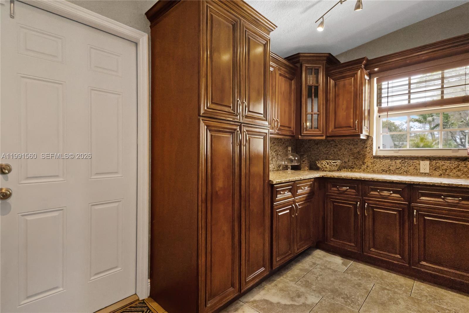 EUGENIA GROVES PARK - Residential