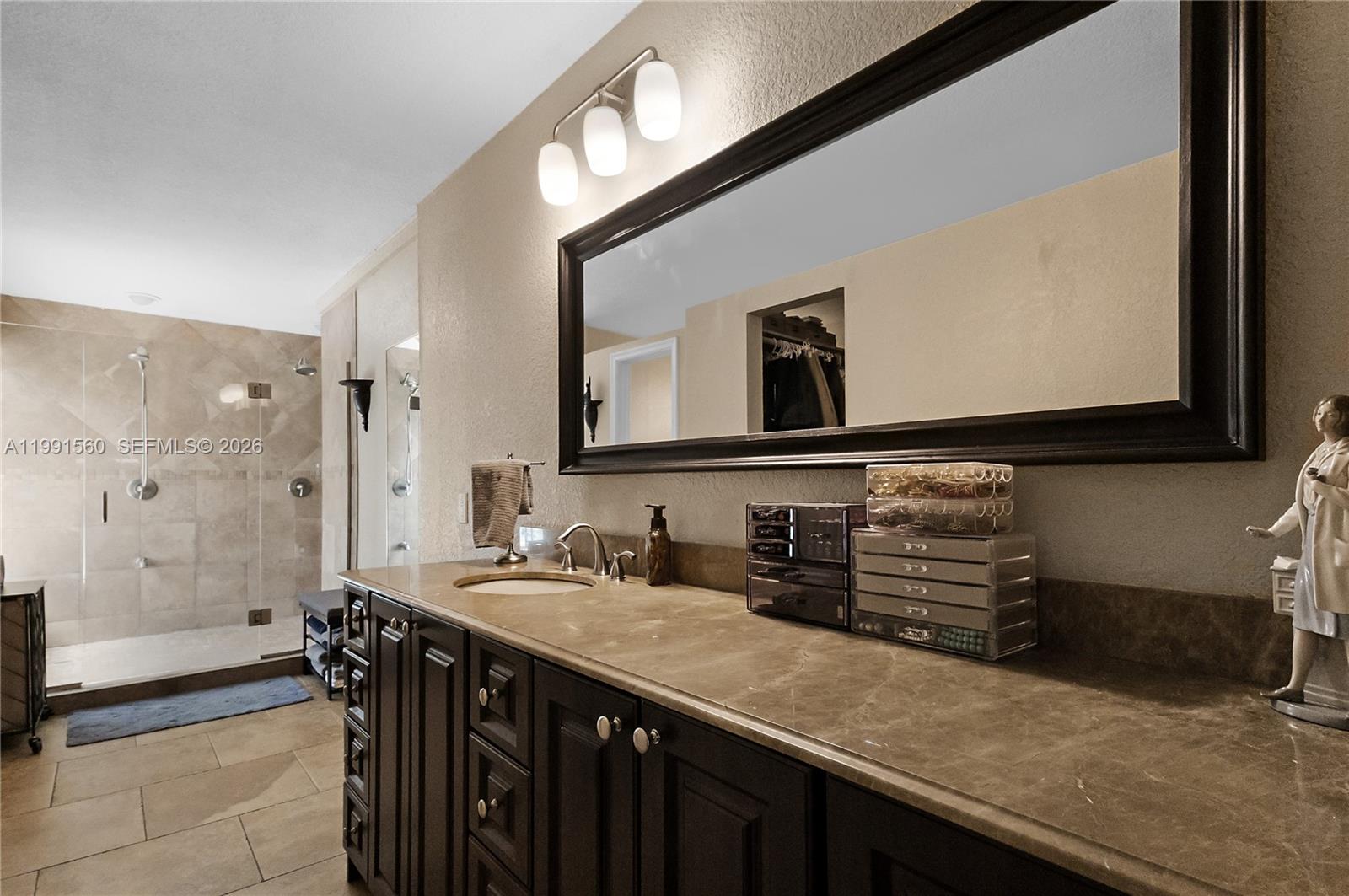 EUGENIA GROVES PARK - Residential