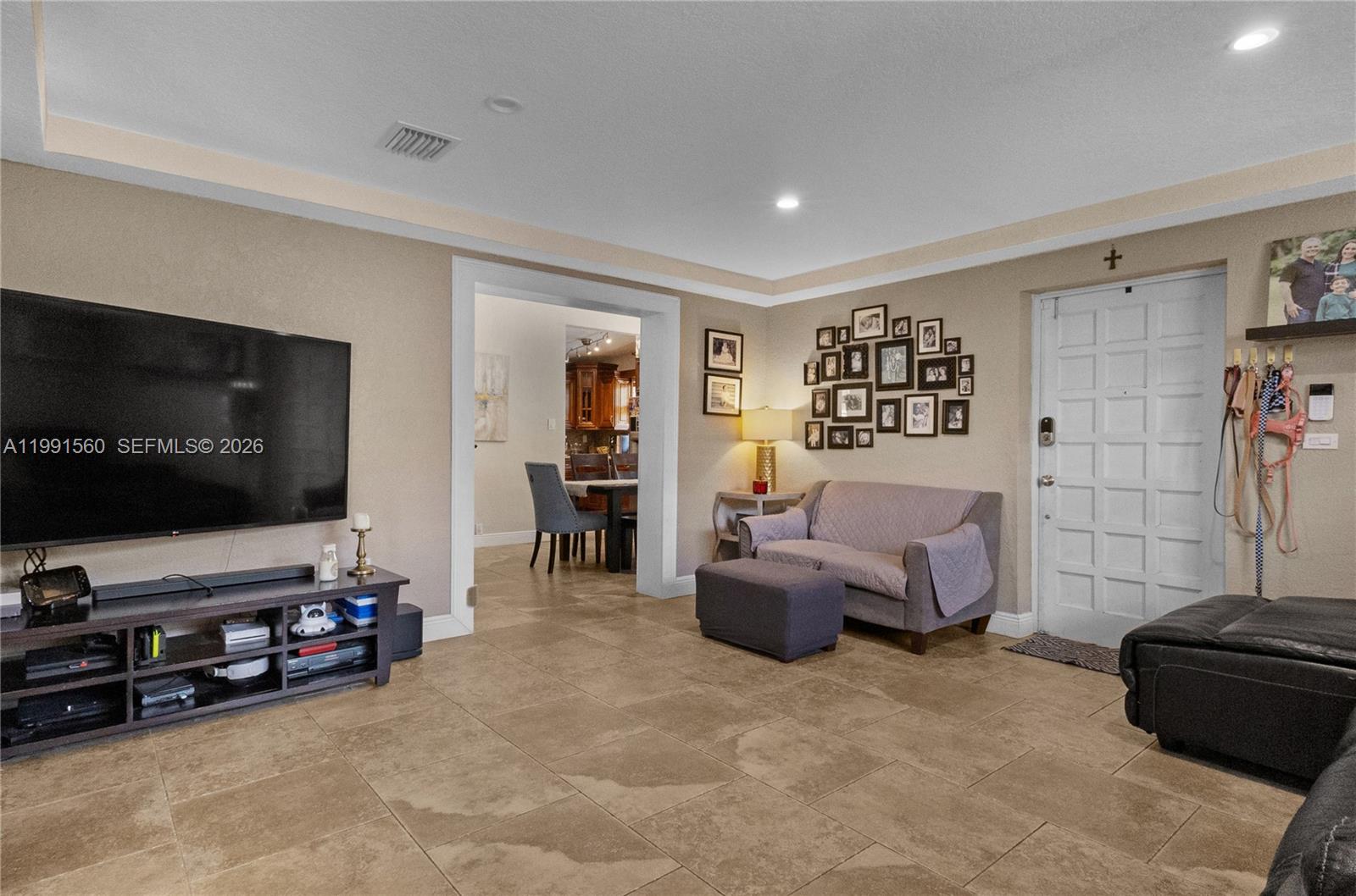 EUGENIA GROVES PARK - Residential