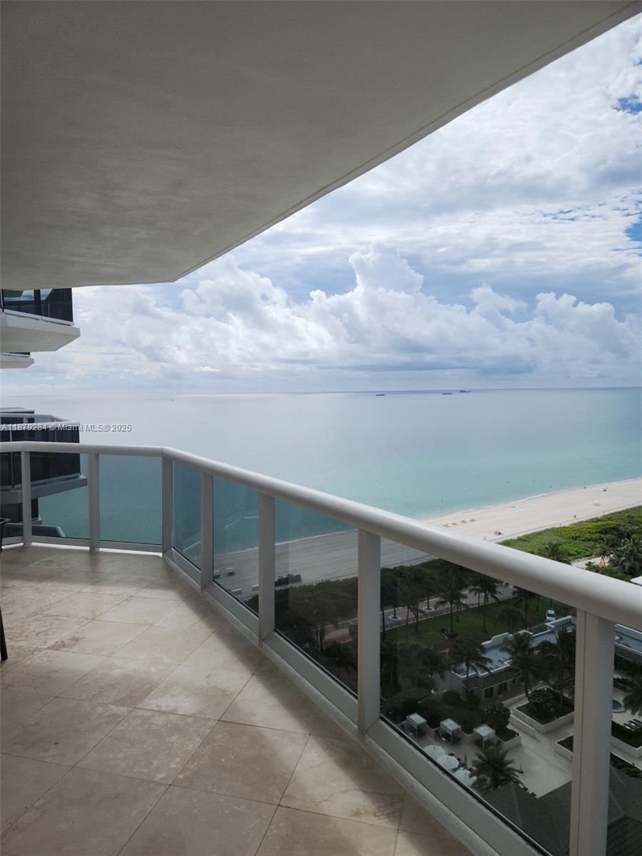 Blue and Green Diamond Condo Towers are located on Miami Beach. The towers are between the Atlantic Ocean and Indian Creek alluring for boat savvy residents, Known for their spectacular views of the ocean, the Intracoastal, and the twinkling Miami skyline, Miami is the best of Miami to call home. Amenities: Discreet personal Front Desk /Concierge services/ Mail & package room/ 24 hour security system/ 24 H security and guarded gatehouse/ Indoor parking with 24-hour valet service/ 5 high-speed elevators/ Large ocean side swimming pool with cascade; two hot tubs; children’s pool/ Gyms, spa, hair salon and Beach Service, Beautiful landscaping throughout/ Two lighted tennis courts. Distinguished by the jeweled domes that light up blue and green at night, 2BEDROOM PLUS DEN.