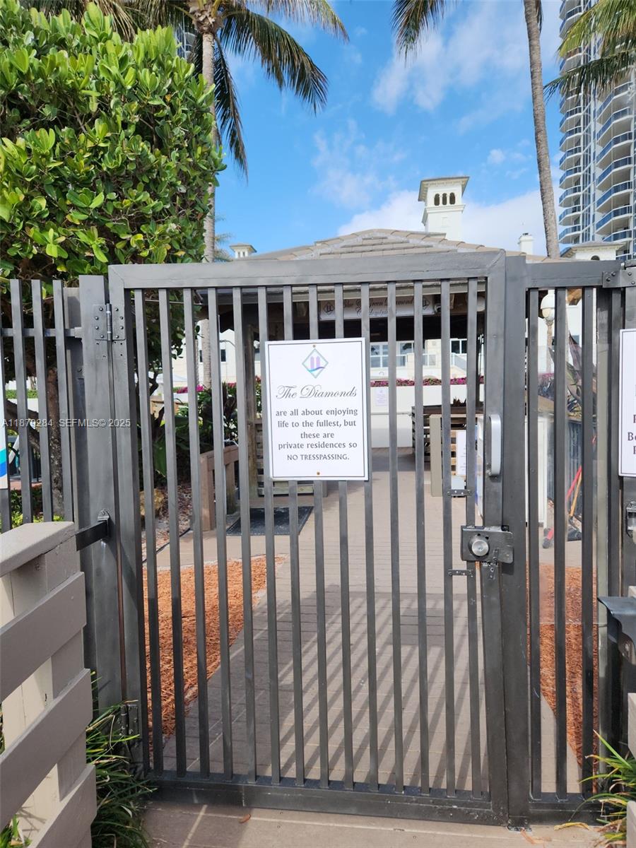 BLUE DIAMOND CONDO - Residential