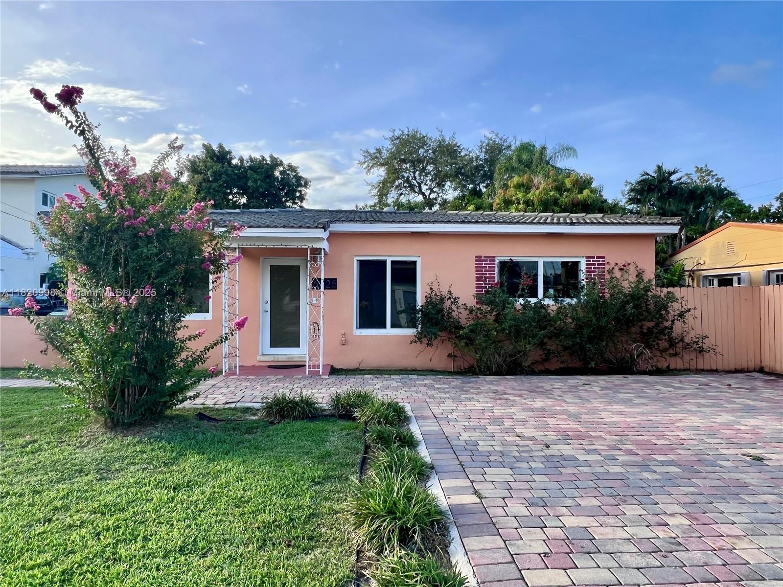 Rental Property at 6225 Sw 26th St, Miami, Broward County, Florida - Bedrooms: 2 
Bathrooms: 1  - $3,000 MO.