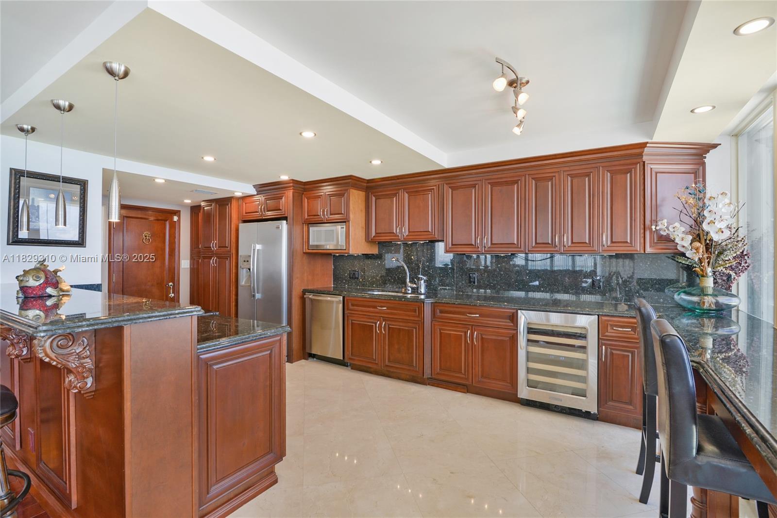 2100 S Ocean Ln 1911, Fort Lauderdale, FL, 33316/$1,790,000 3 2100 S Ocean Ln 1911