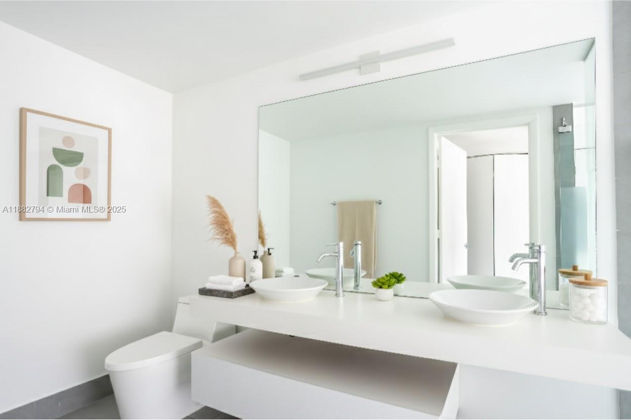 MINT CONDO - Residential