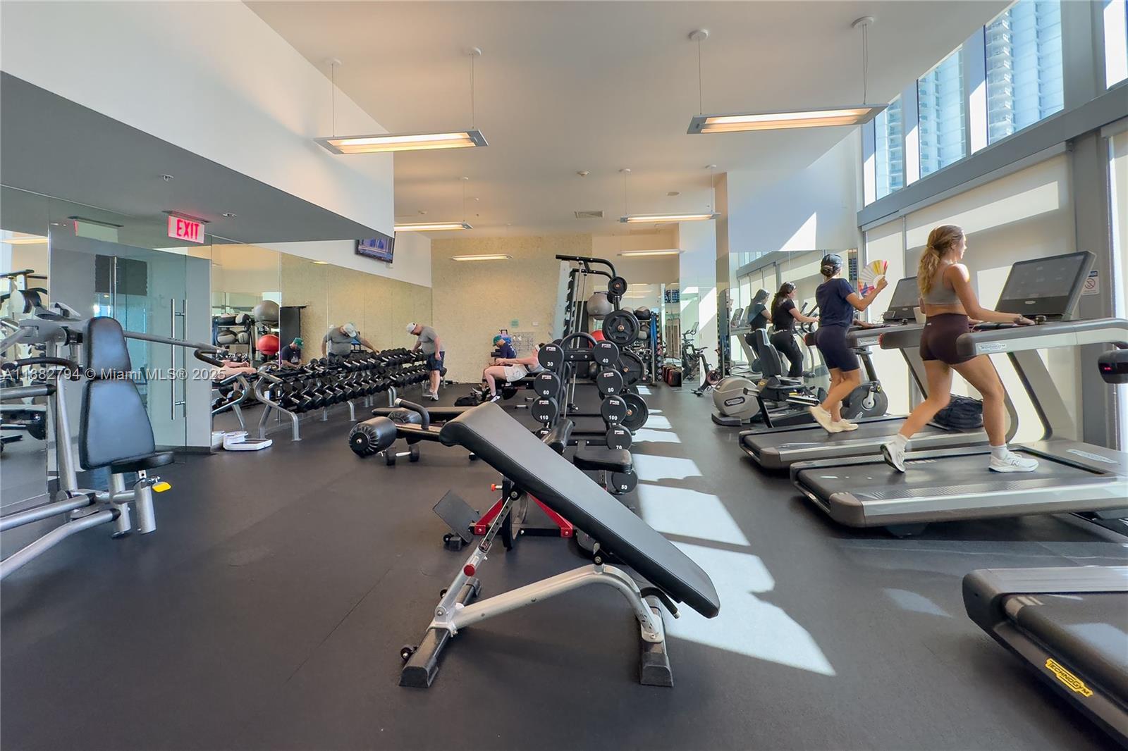 MINT CONDO - Residential