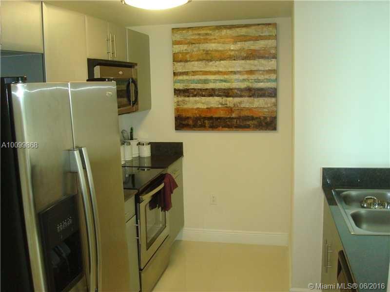 Spacious & corner 2/2 on the 17th floor facing SW. Porcelain floors! W/D inside. Beautiful views of the Miami River & city! Building has great amenities like pool, gym, dry sauna, gym, Jacuzzi, BBQ grills and business room. Centrally located to the main S FL areas like Brickell, Downtown, Coral Gables, Miami Airport, Wynwood and so much more. Don't waste any more time! Unit will go fast!