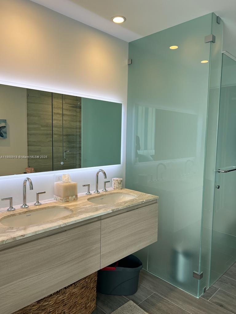 BISCAYNE BEACH CONDO - Residential Lease