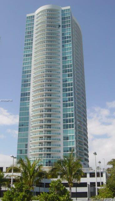 AMAZING BAY AND CITY VIEWS IN THE EXCLUSIVE BRICKELL AREA. BLDG OFFERS FULL AMENITIES IN A RESORT TYPE LIFESTYLE. OVER SIZED TERRACE OVERLOOKING BAY AND DOWNTOWN. 24 HR SEC VALET FITNESS CENTER POOL SPA TENNIS COURT BBQ AREA.