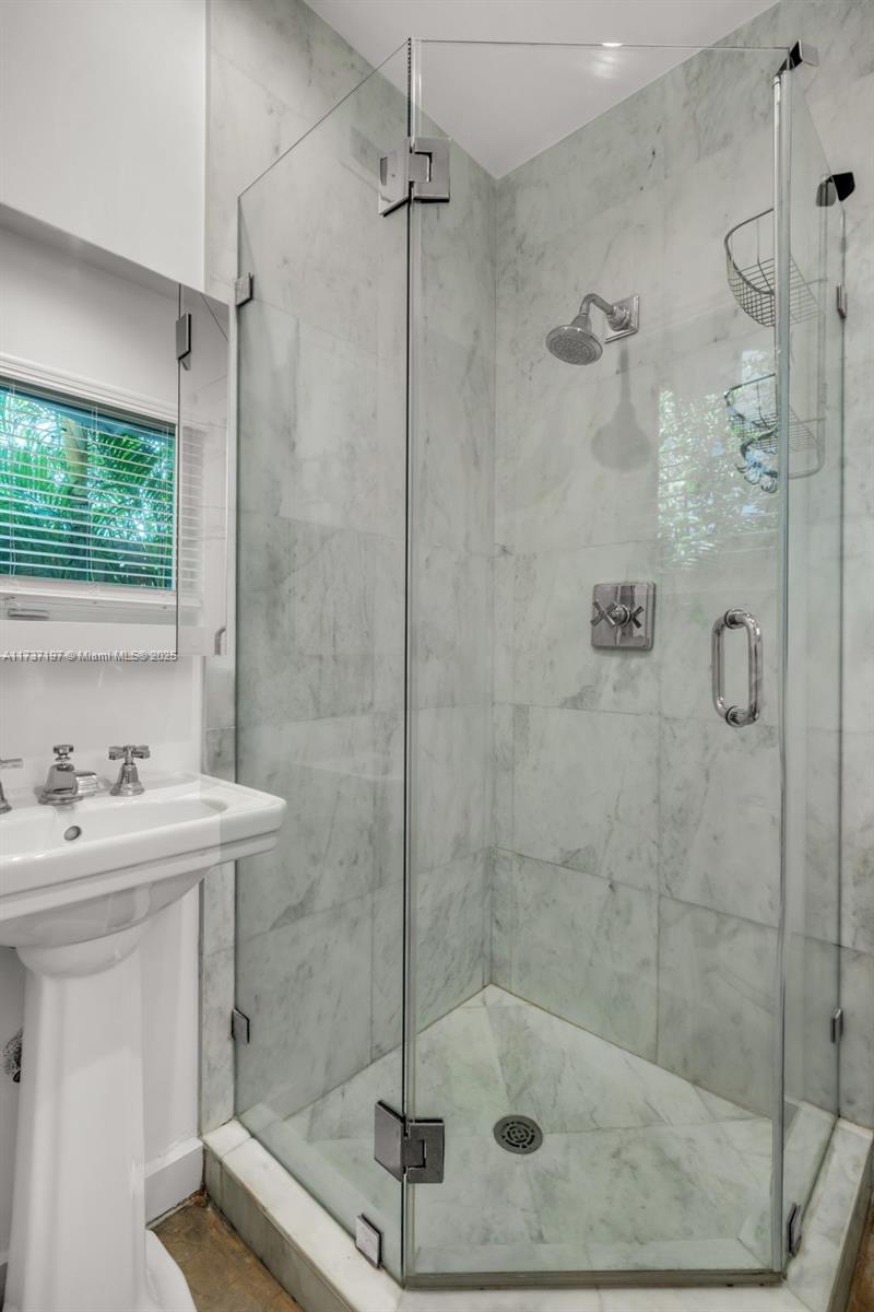 TROPICAL ISLE HOMES SUB 4 - Residential