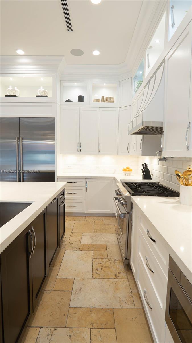 TROPIC ISLE - Residential Lease