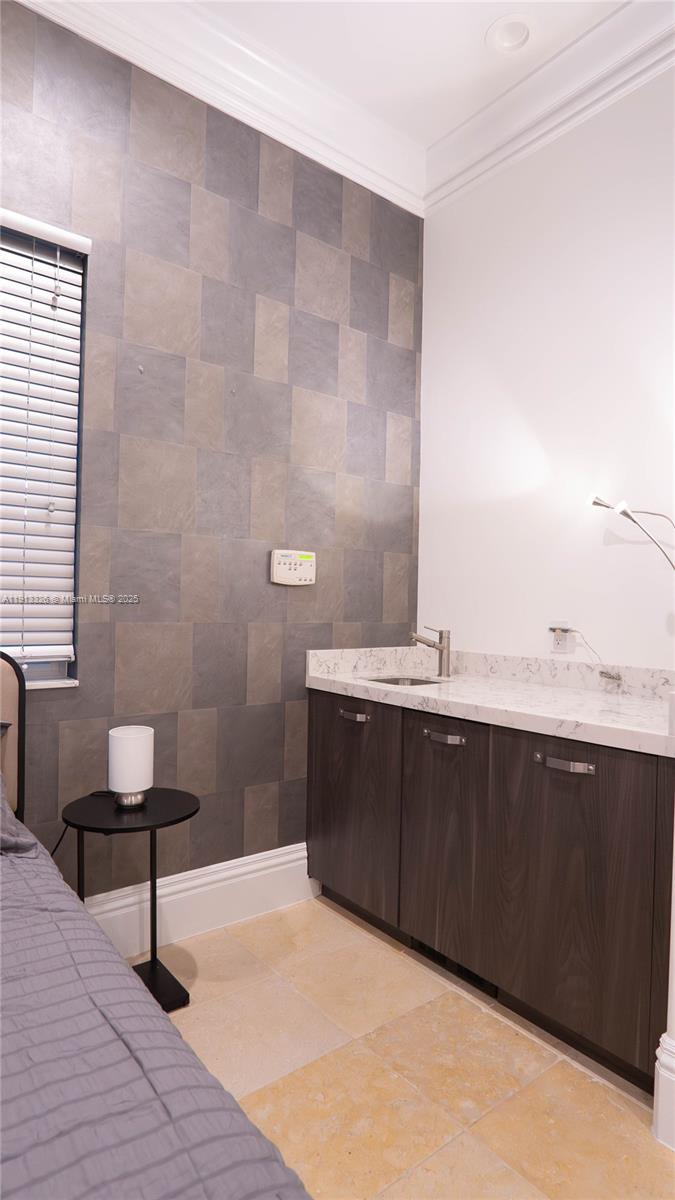 TROPIC ISLE - Residential Lease